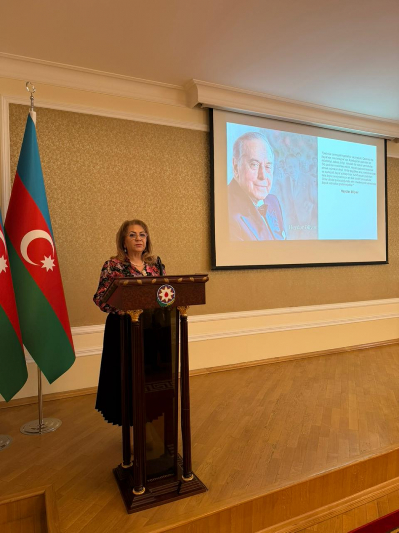 İctimai-Siyasi Sənədlər Arxivində “Azərbaycan tarixində Heydər Əliyev mərhələsi” layihəsi çərçivəsində elmi seminar keçirilib